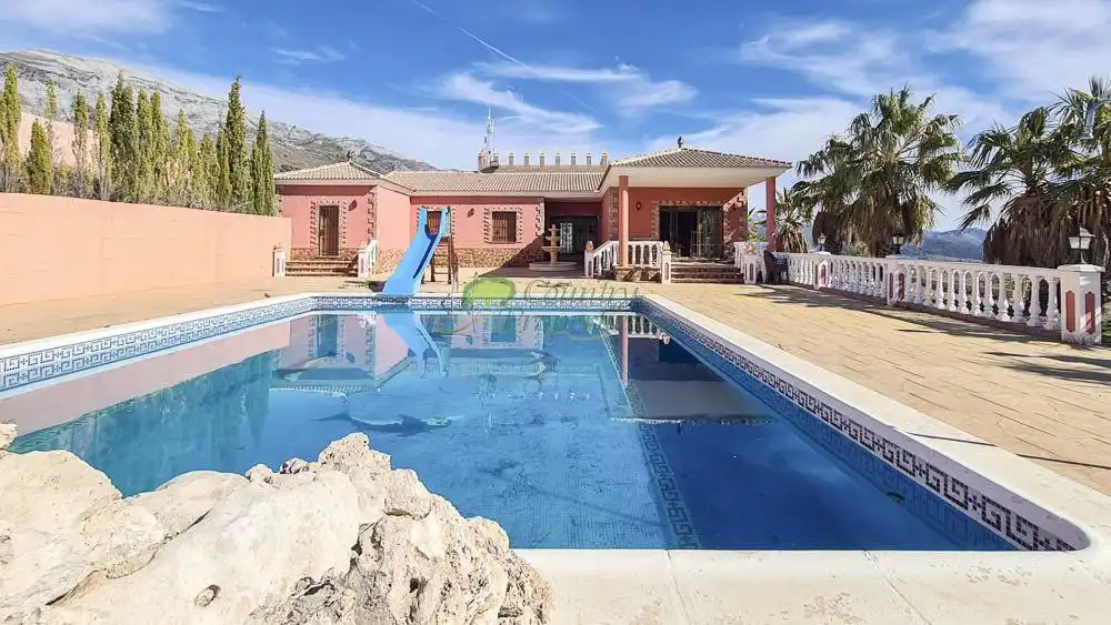 Außenansicht von Country house zum Verkauf in Sedella mit Heizung, Terrasse und Schwimmbad