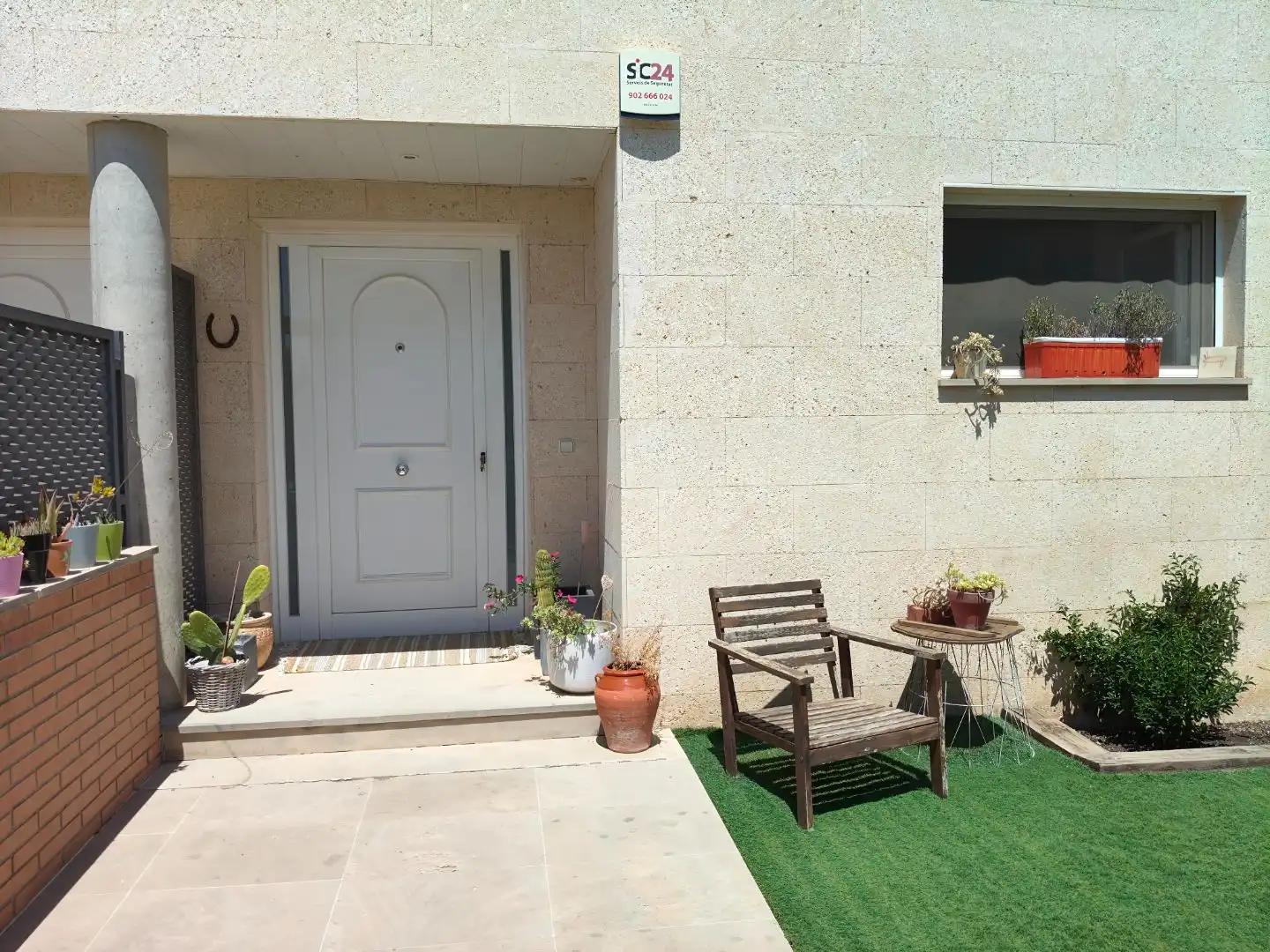 Adosado con piscina en venta en Carrer Lluís Companys 353