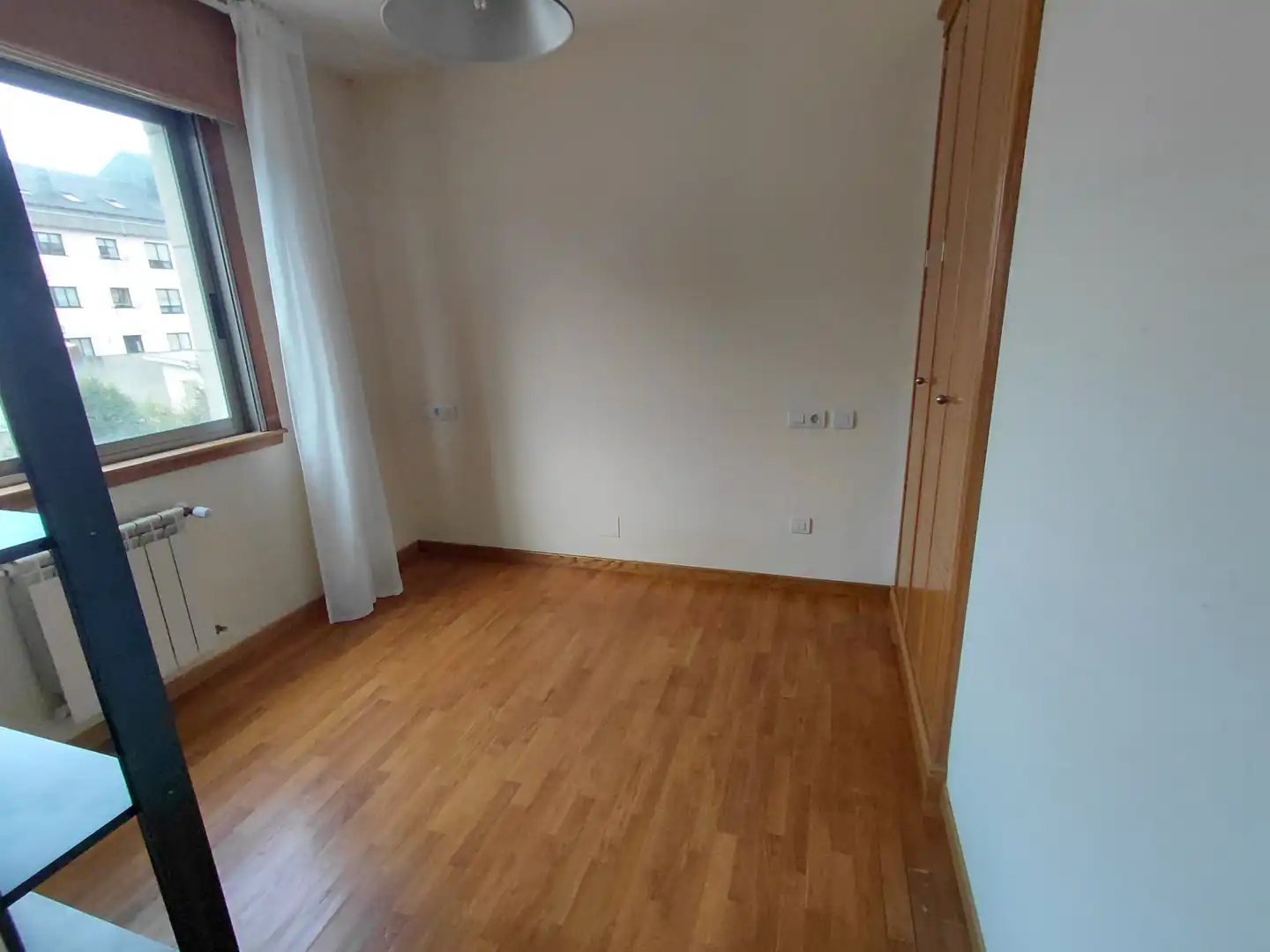 Schlafzimmer von Wohnung zum Verkauf in Oleiros mit Heizung, Parkett und Möbliert