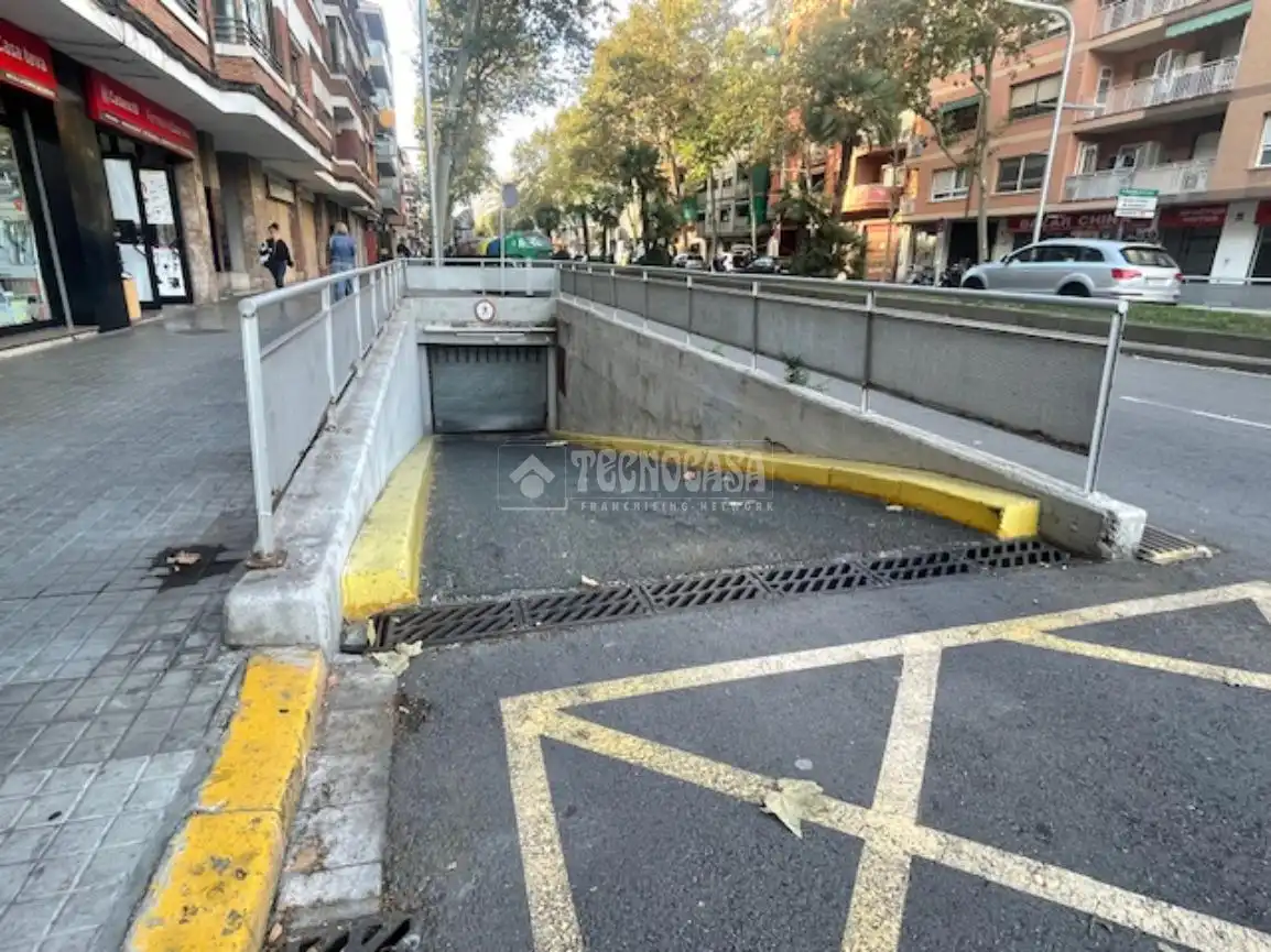 Aparcament de Garatge en venda en Sant Adrià de Besòs