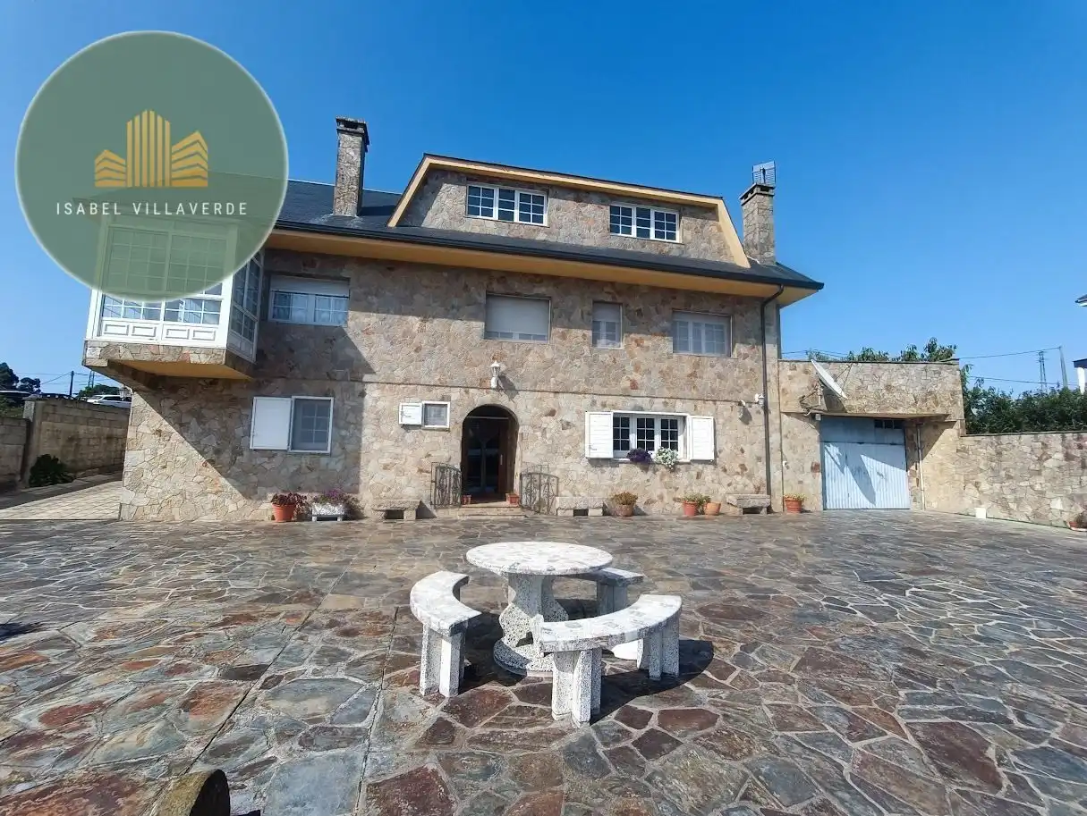 Vista exterior de Casa o chalet en venta en A Coruña Capital  con Calefacción, Jardín privado y Piscina
