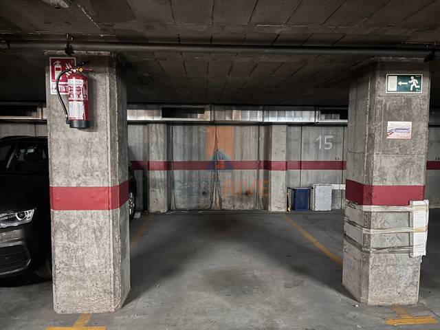 Garaje en Venta en Plaça Víctor Mateu i Moles, 3 en Príncep de Viana - Clot -Xalets Humbert Torres