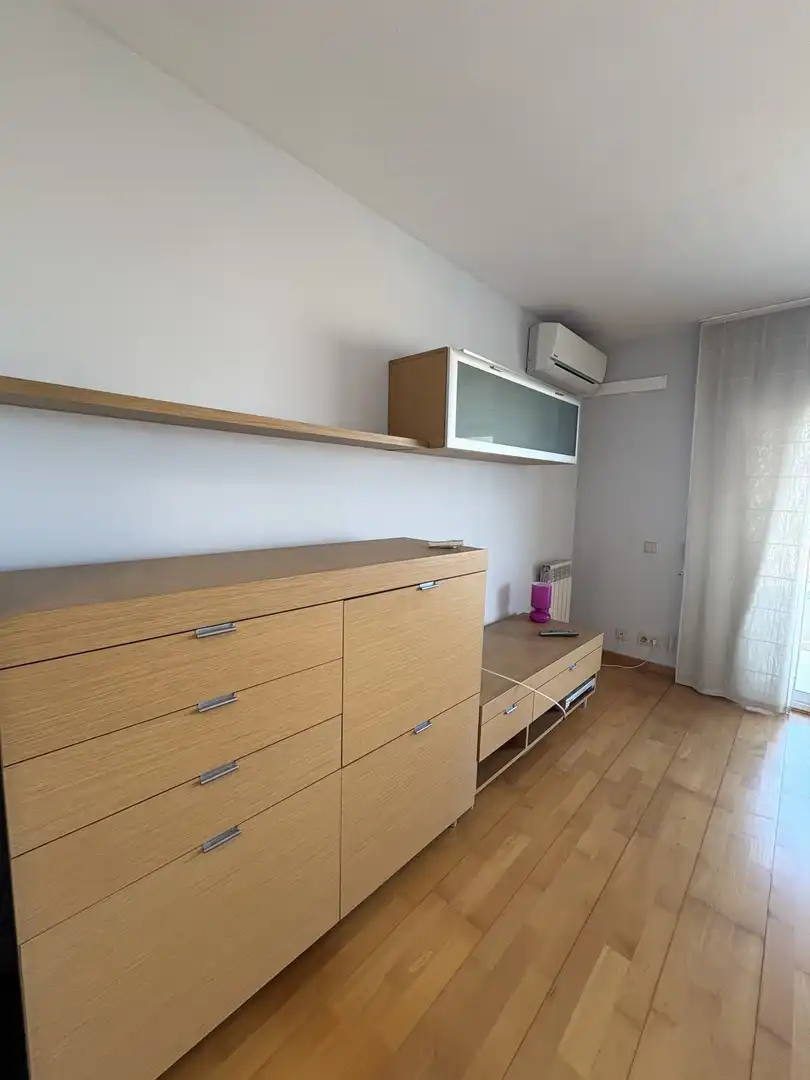 Flat for rent in DE LA CREU DE PALAU, Eixample Sud – Migdia