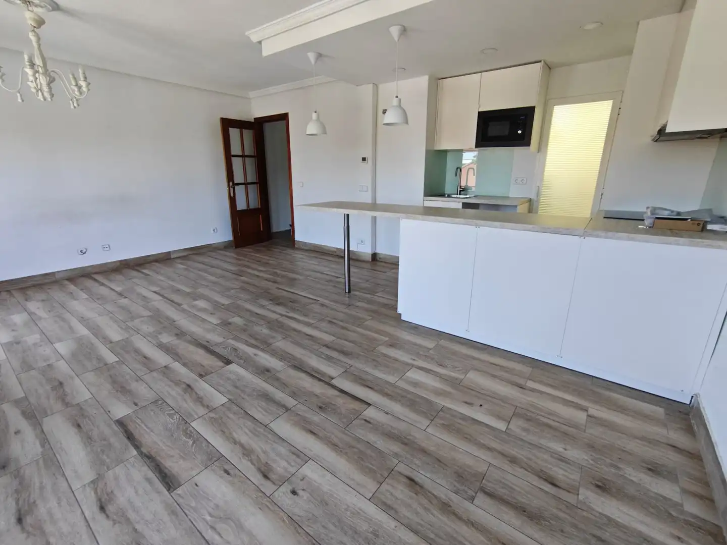 Cuina de Dúplex en venda en Sevilla la Nueva amb Aire condicionat, Calefacció i Jardí privat