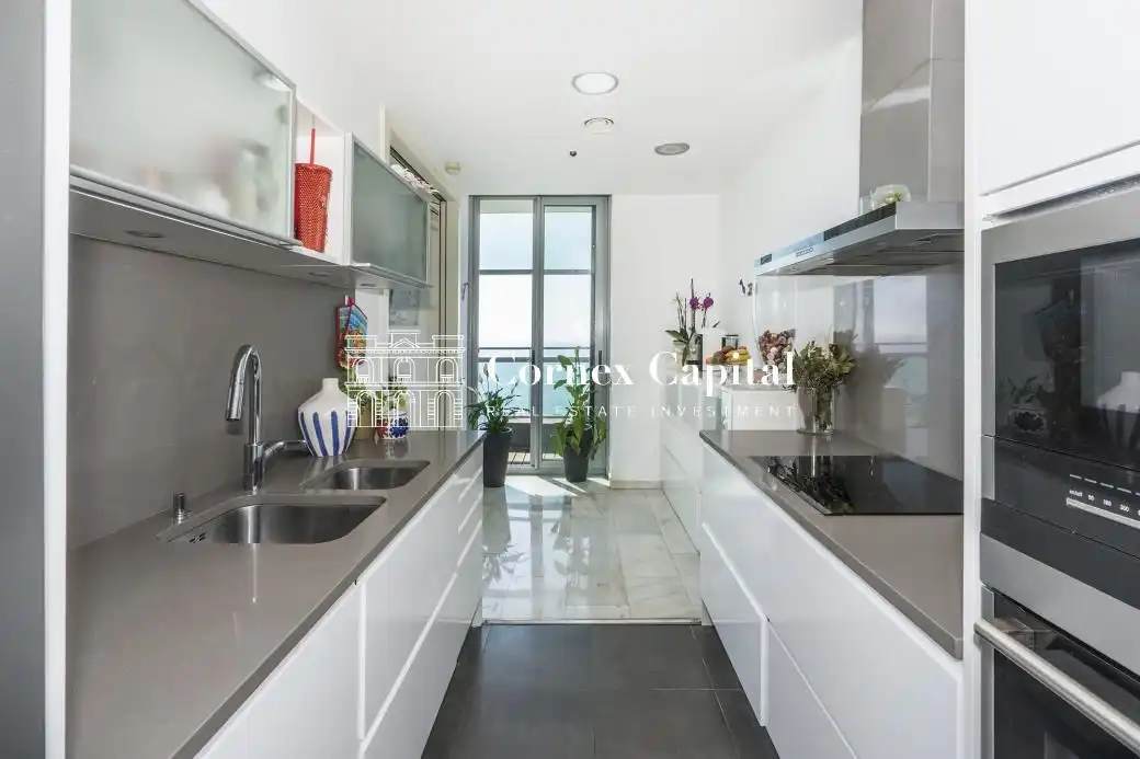 Küche von Wohnung zum Verkauf in Barcelona mit Klimaanlage, Heizung und Privatgarten