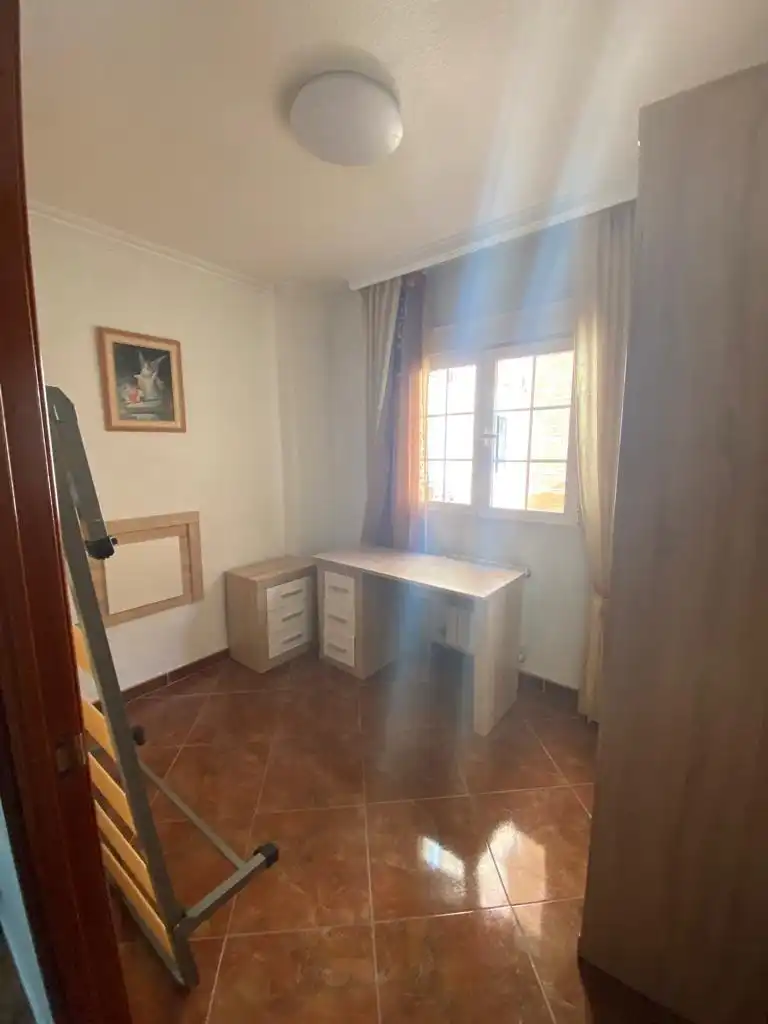 Dormitori de Pis de lloguer en Granada amb Aire condicionat, Calefacció i Terrassa