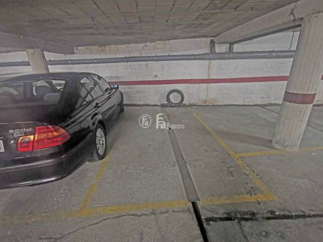 Garaje en Venta en Calle Maragall en Instituts - Universitat