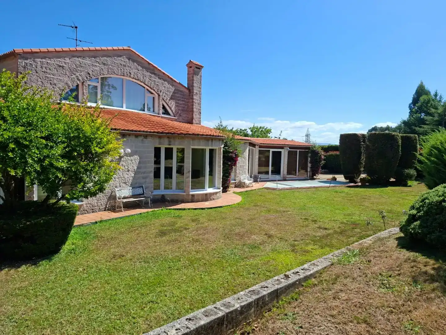 Jardí de Pis en venda en Oleiros amb Jardí privat, Traster i Piscina