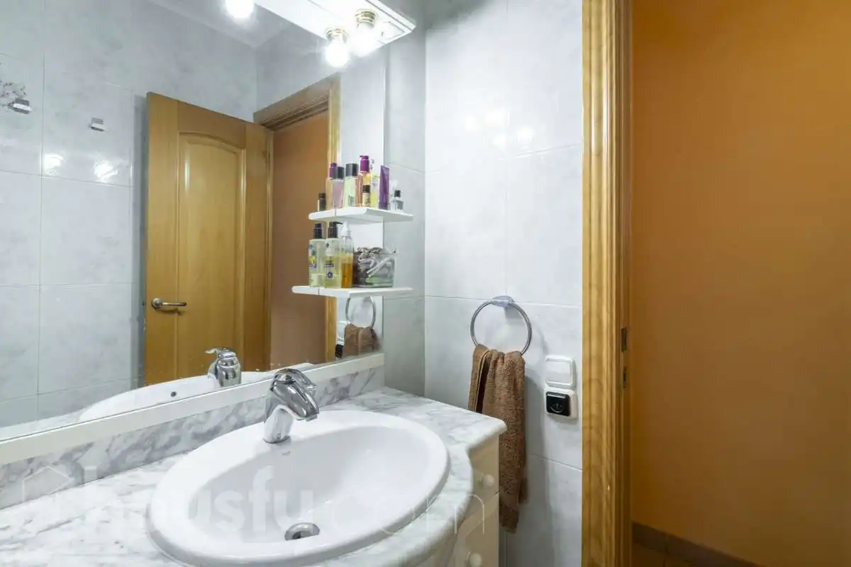 Bathroom of Attic for sale in L'Hospitalet de Llobregat  with Air Conditioner and Terrace