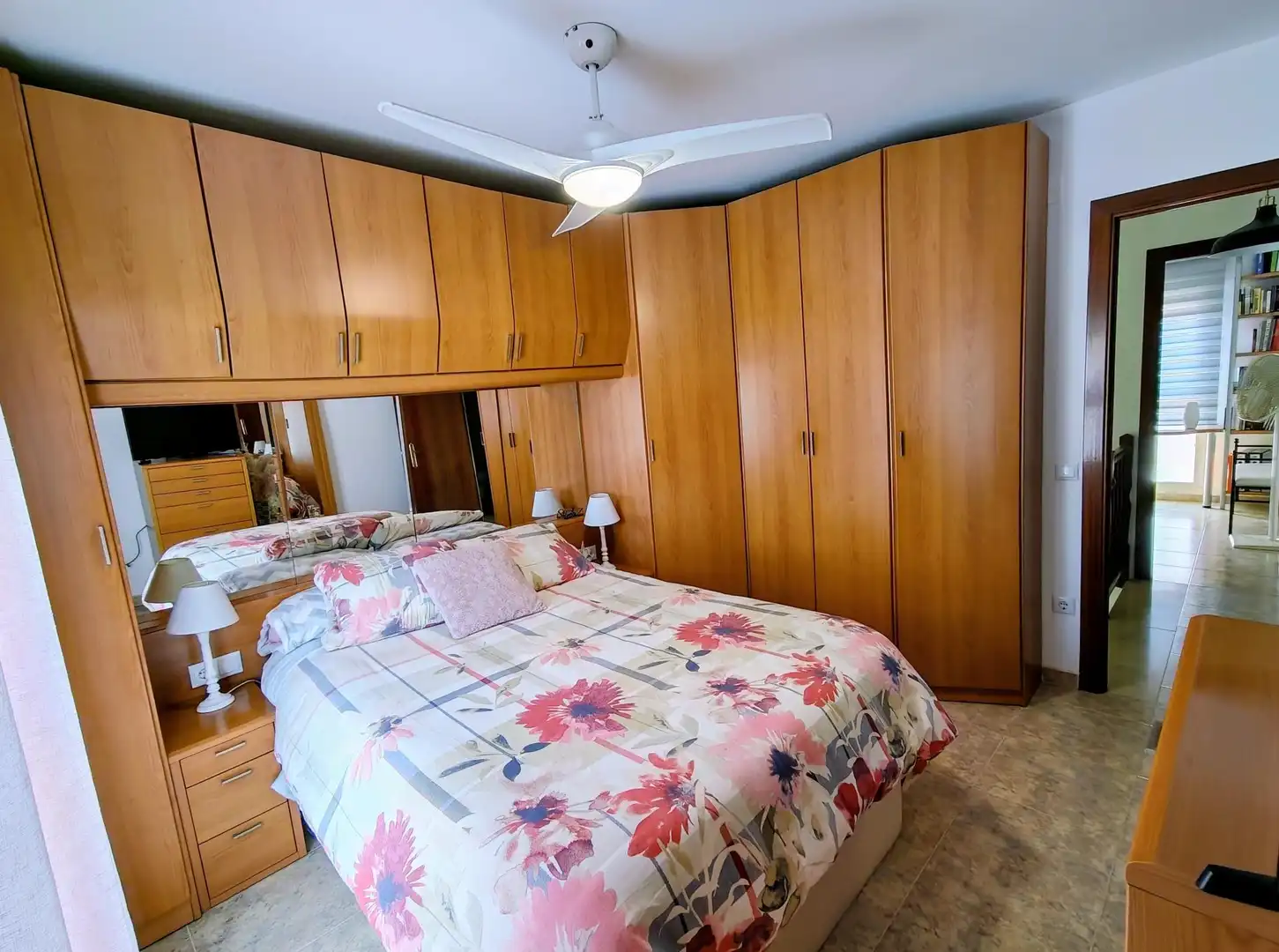Habitación de Casa adosada en venta en Tarragona con Aire acondicionado, Calefacción y Jardín privado