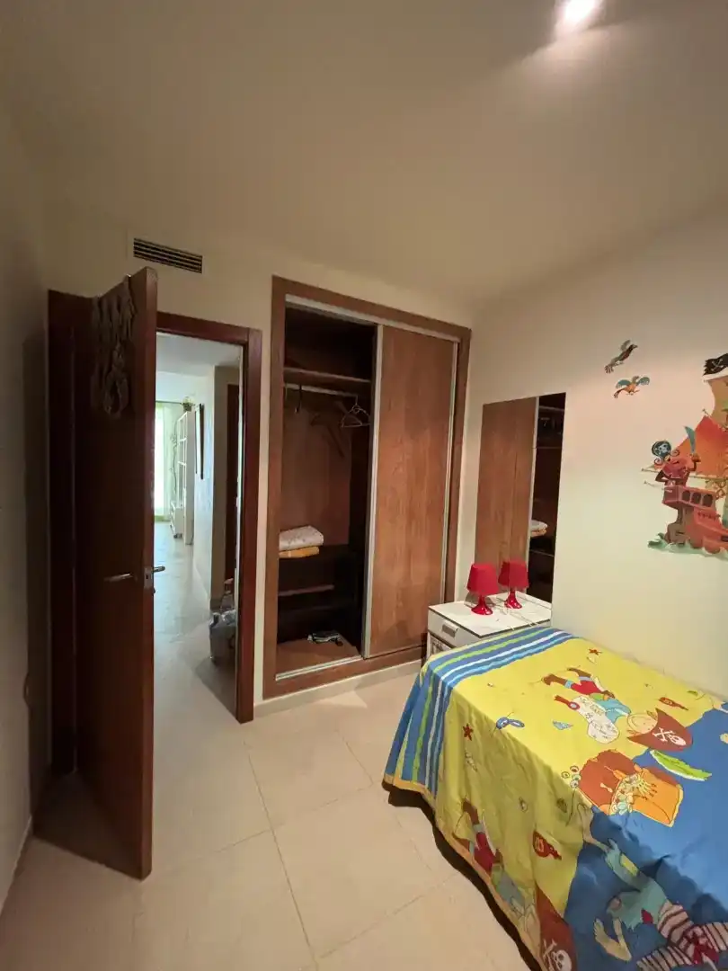 Dormitori de Apartament de lloguer en Oropesa del Mar / Orpesa amb Aire condicionat, Piscina i Moblat