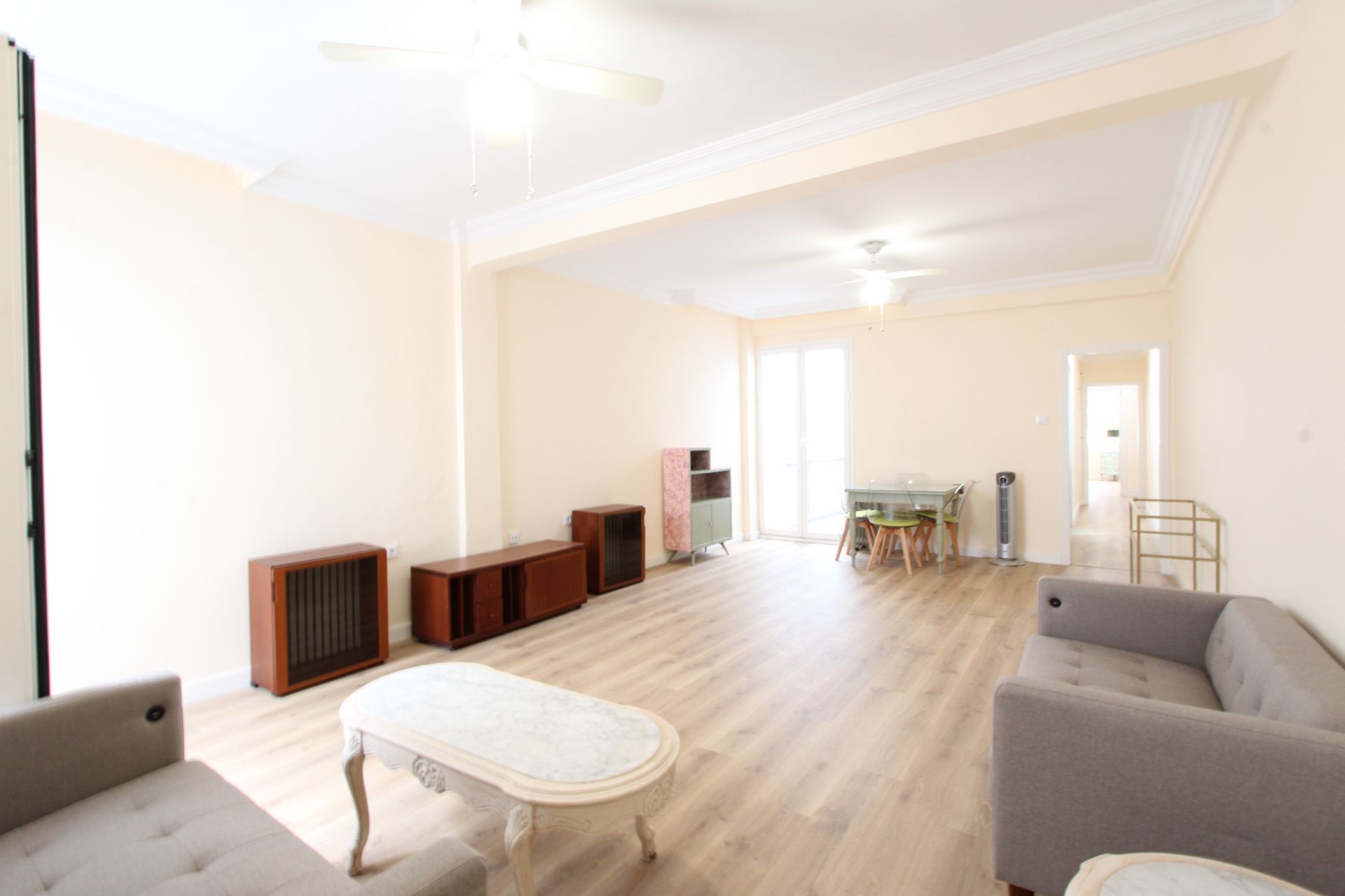 Living room of Flat for sale in  Sevilla Capital  with Parquet flooring, Storage room and Oven