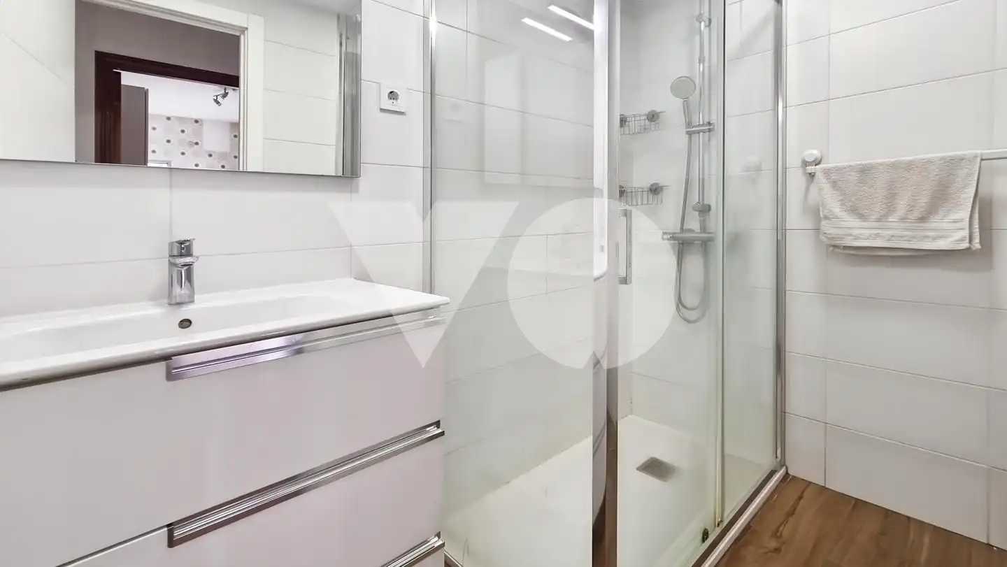 Bathroom of Flat for sale in Madrid  with Air Conditioner, Heating and Terrace