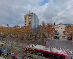Vista exterior de Dúplex en venda en Cornellà de Llobregat amb Terrassa