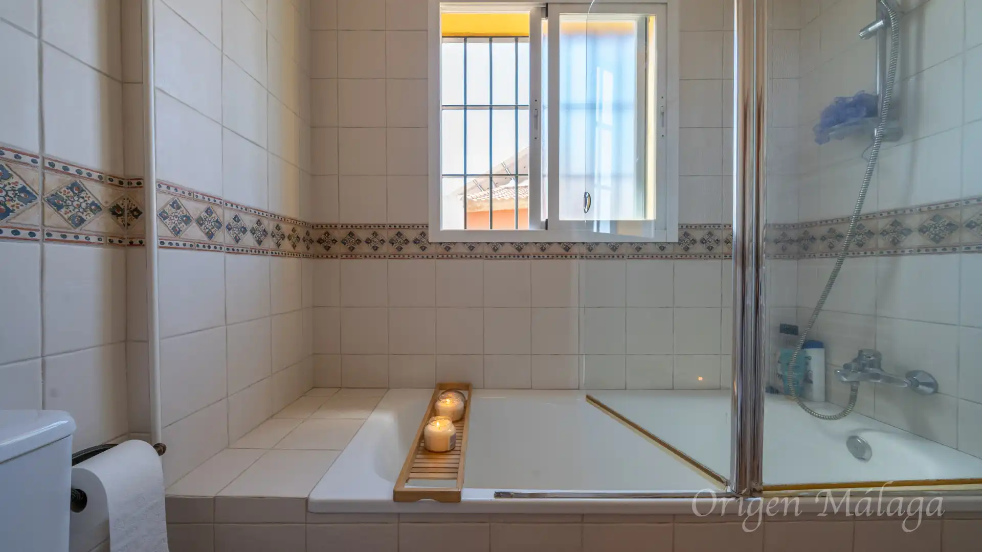 Baño de Casa adosada en venta en Vélez-Málaga con Calefacción, Jardín privado y Terraza