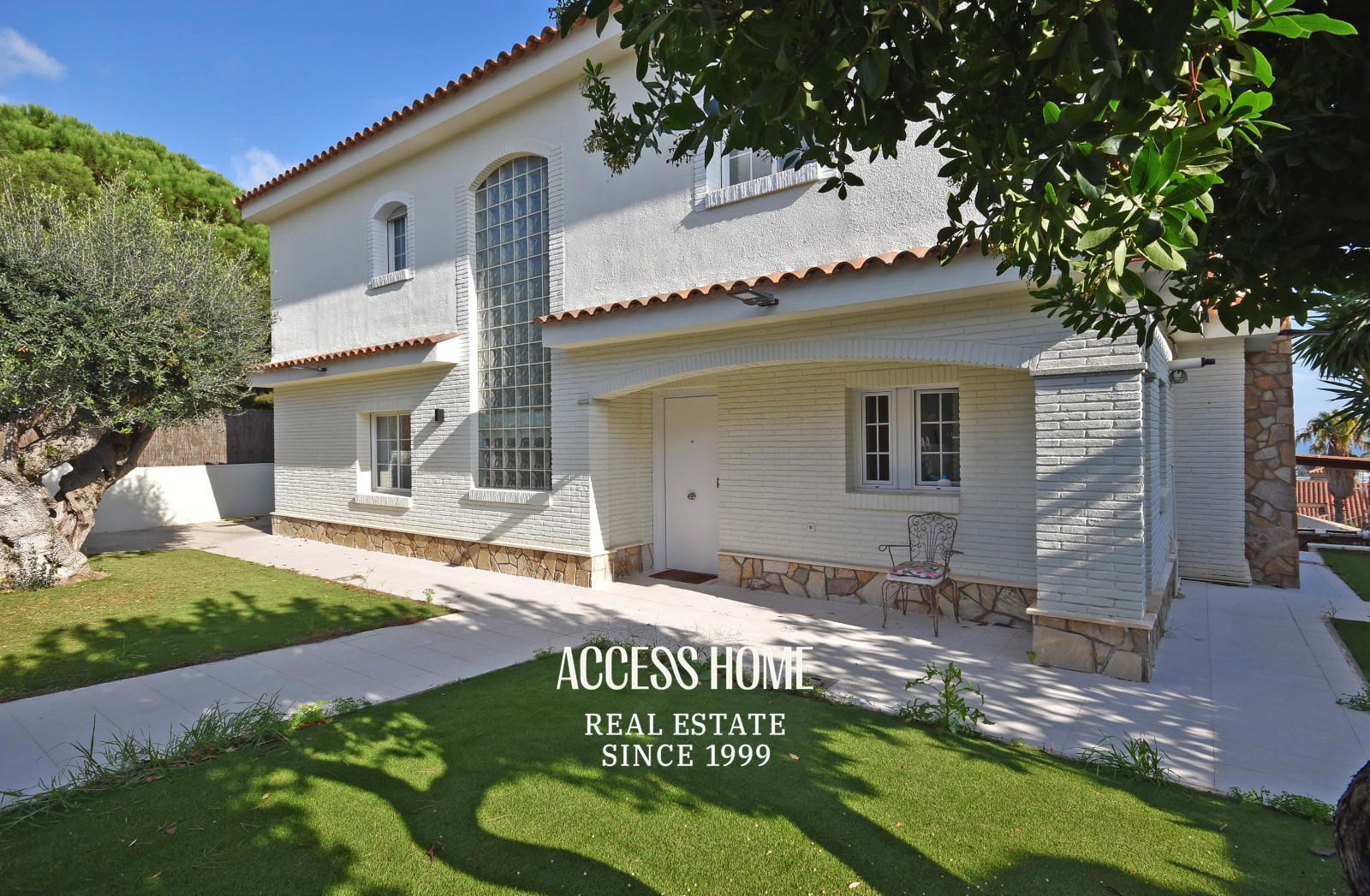 Vista exterior de Casa o xalet de lloguer en Premià de Dalt amb Aire condicionat, Calefacció i Piscina