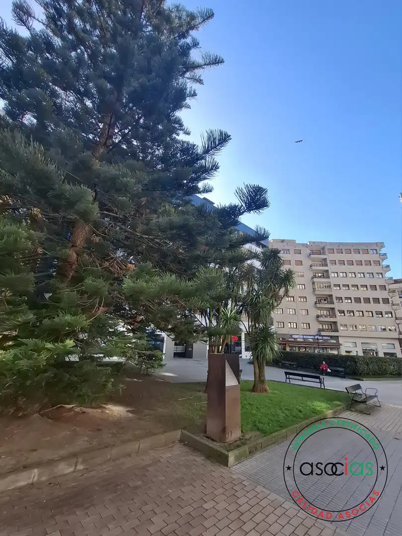 Vista exterior de Piso en venta en Gijón  con Calefacción