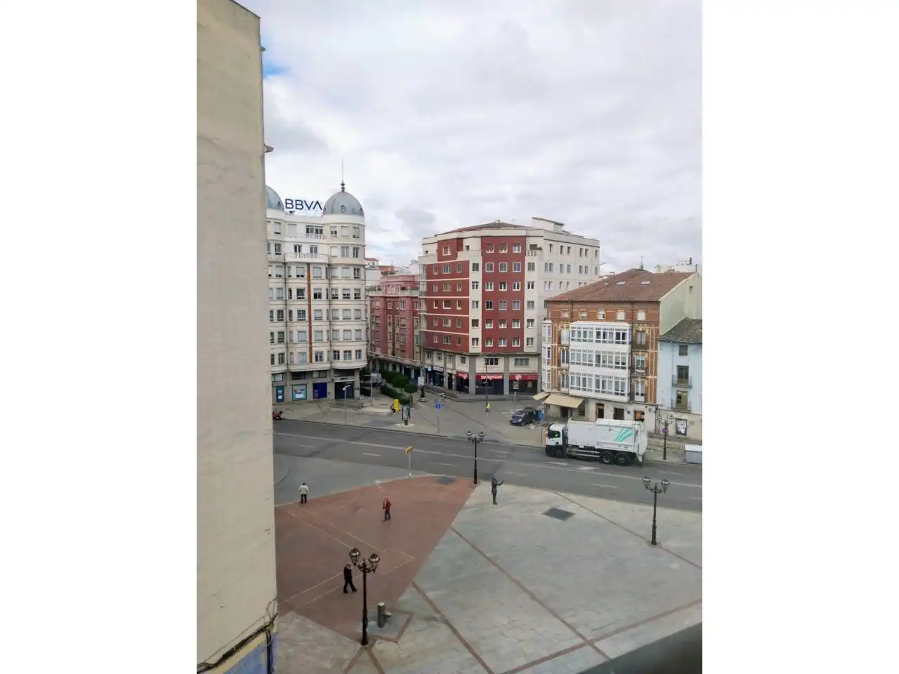Außenansicht von Büro zur Miete in Burgos mit Klimaanlage