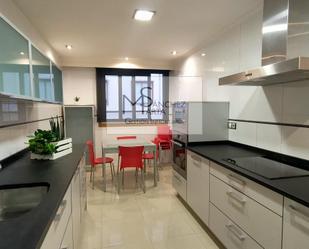 Cuina de Dúplex de lloguer en Ourense Capital  amb Aire condicionat, Calefacció i Terrassa