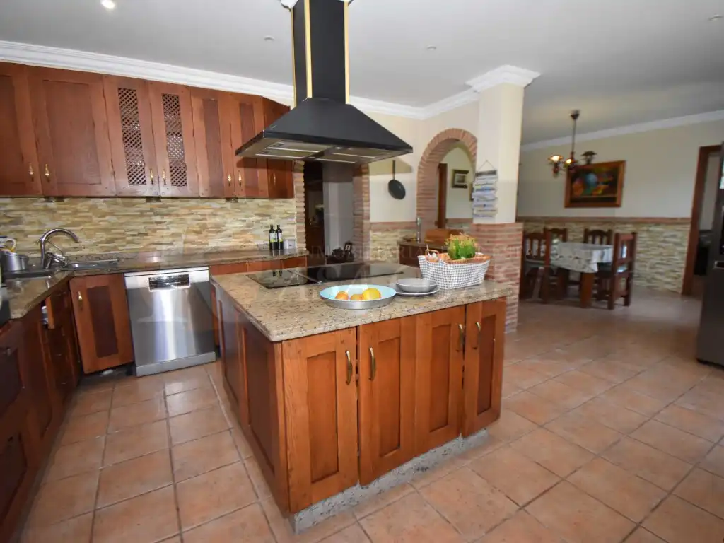 Cuina de Casa o xalet en venda en Mijas amb Aire condicionat, Jardí privat i Terrassa