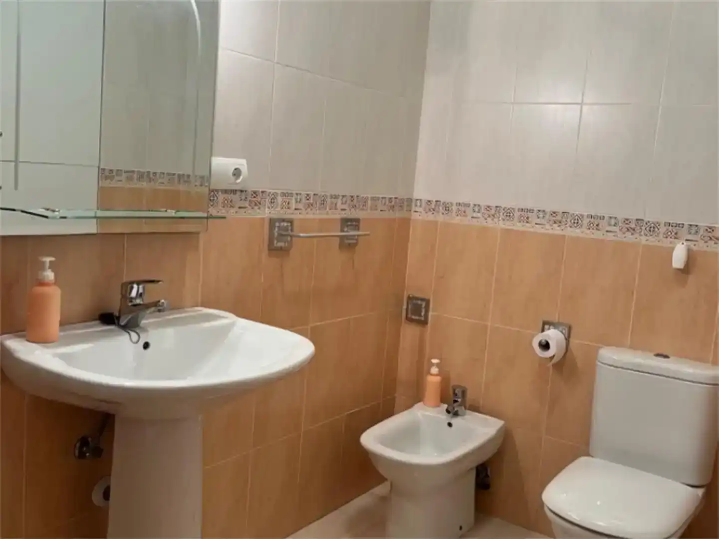Baño de Piso en venta en Polopos con Amueblado, Horno y Lavadora