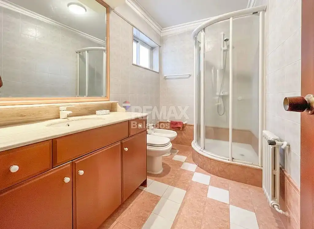 Baño de Piso en venta en Vigo  con Calefacción, Parquet y Terraza