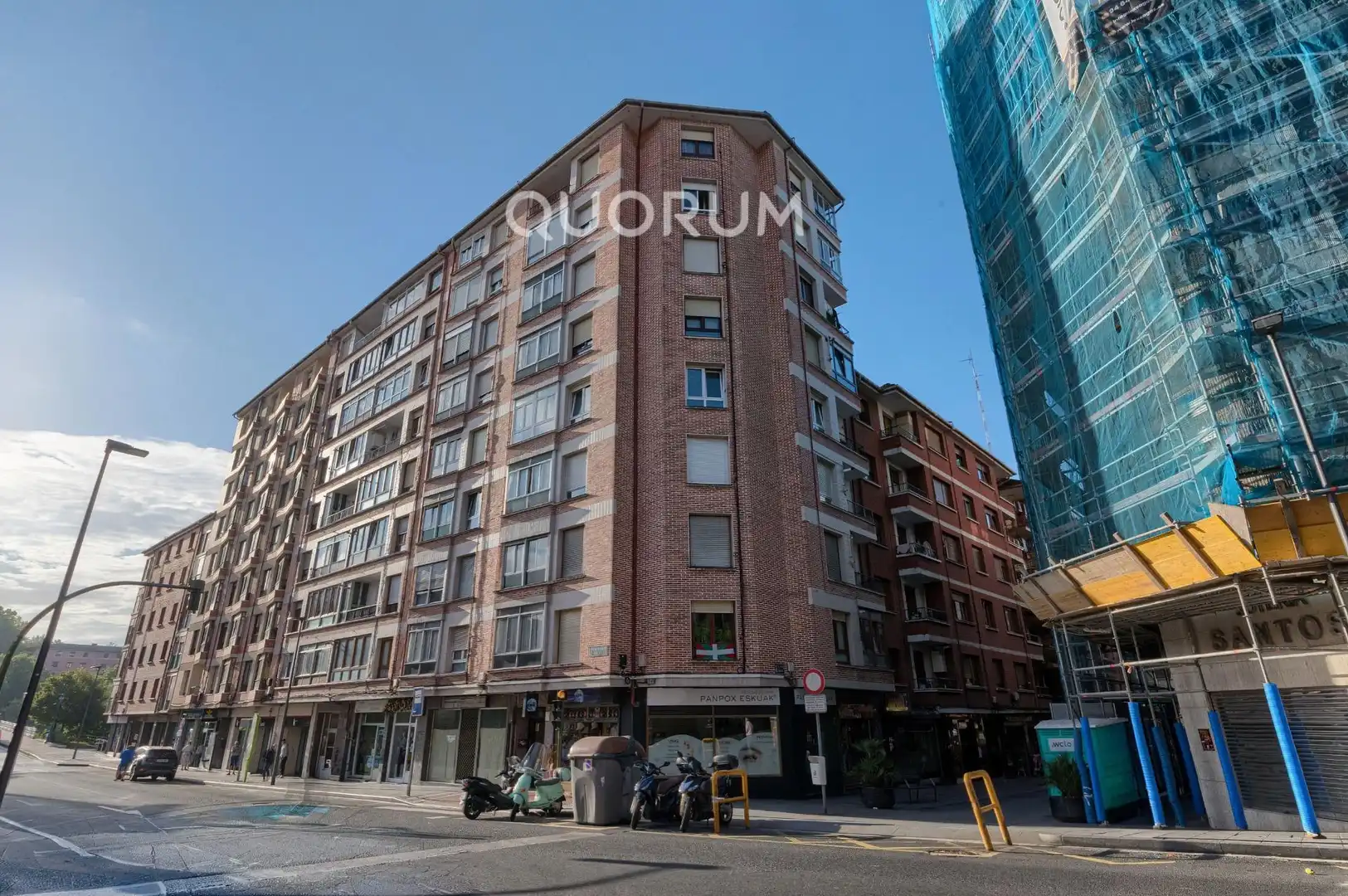 Außenansicht von Wohnung zum Verkauf in Basauri  mit Heizung und Balkon