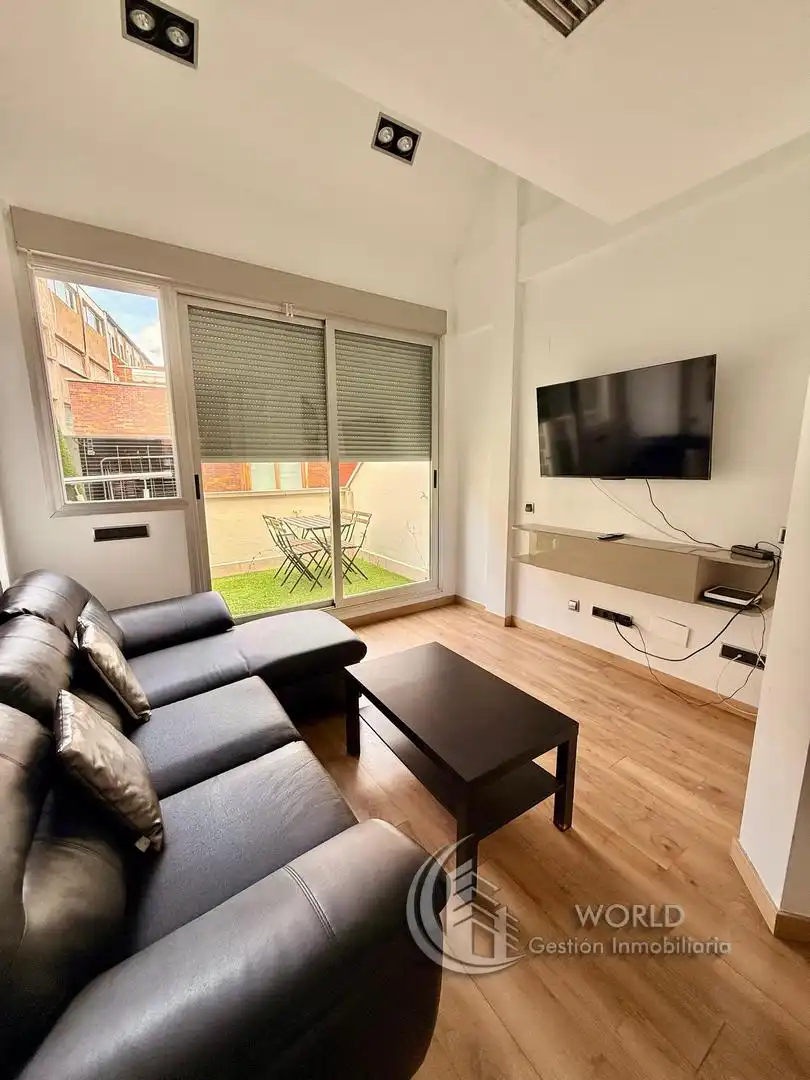 Wohnzimmer von Dachboden zum Verkauf in Madrid mit Klimaanlage, Heizung und Terrasse