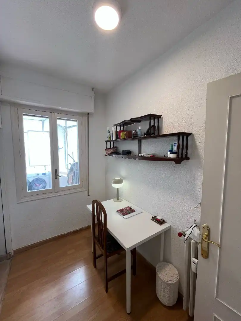 Schlafzimmer von Wohnung zur Miete in Madrid mit Heizung, Parkett und Möbliert