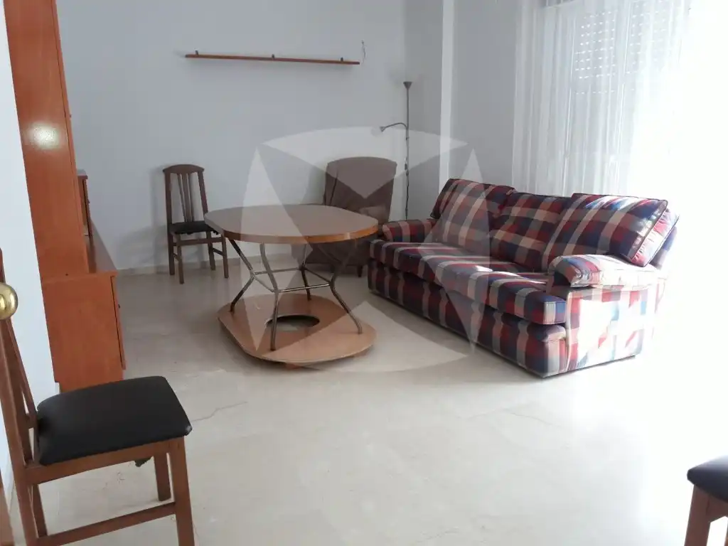 Sala d'estar de Pis de lloguer en Badajoz amb Terrassa, Moblat i Balcó