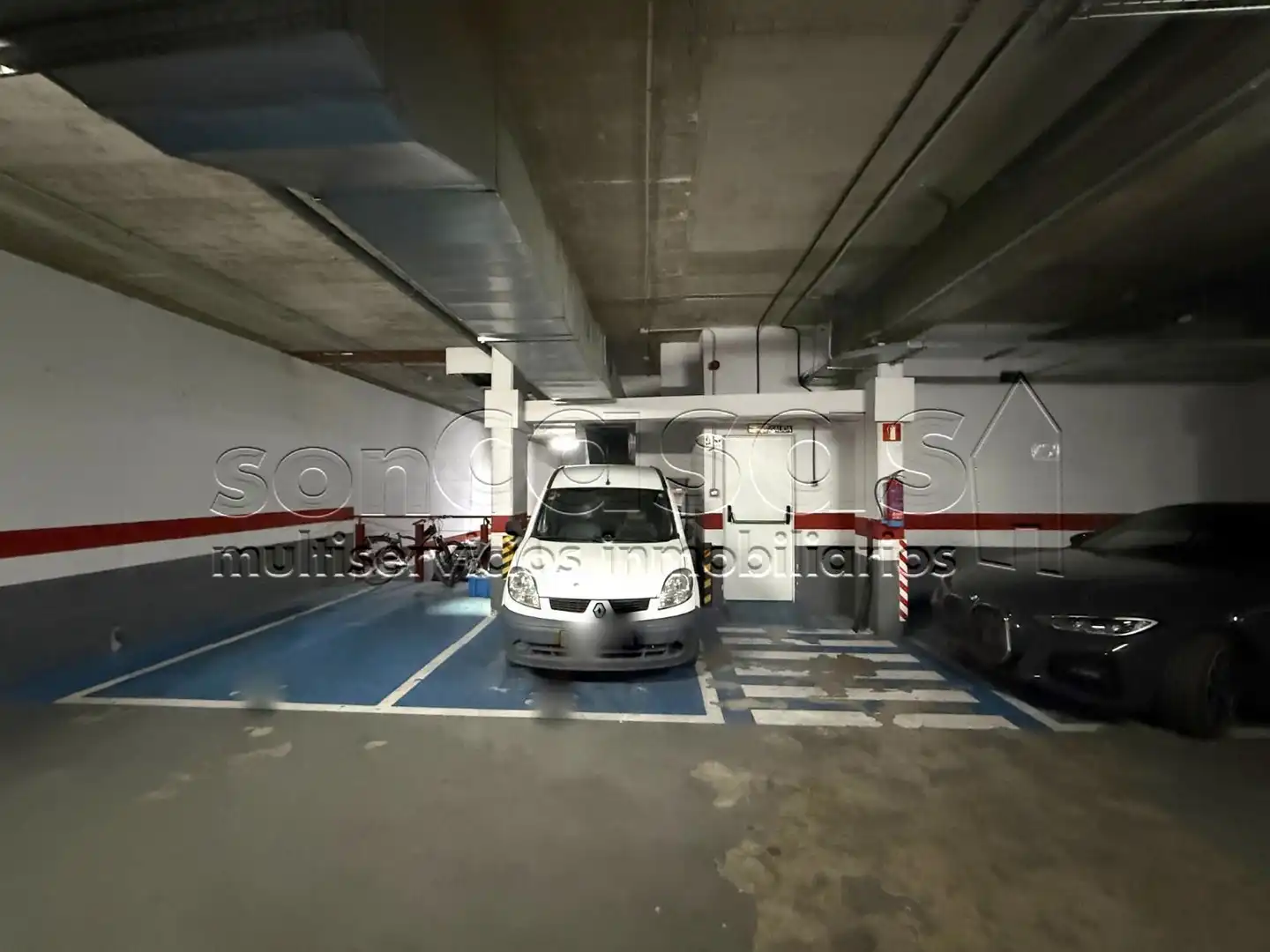 Parking de Piso de alquiler en Madrid con Aire acondicionado, Calefacción y Jardín privado