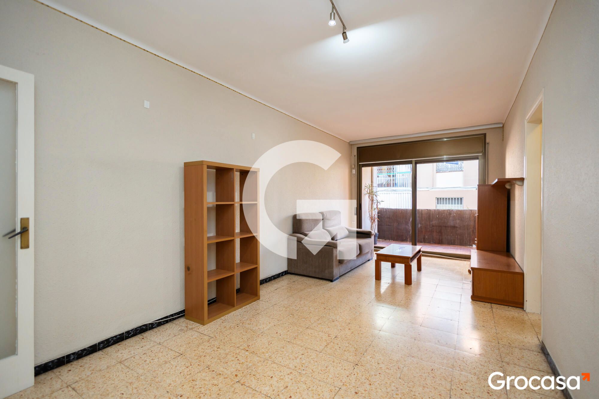 Sala d'estar de Pis en venda en Gavà amb Forn, TV i Balcó