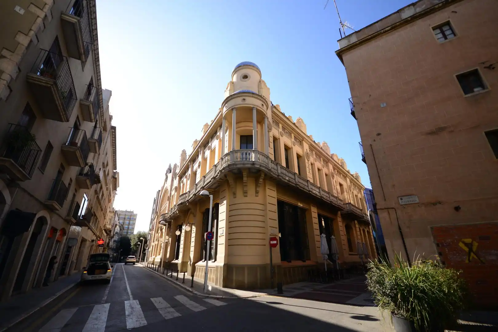 Außenansicht von Residential zum Verkauf in Figueres
