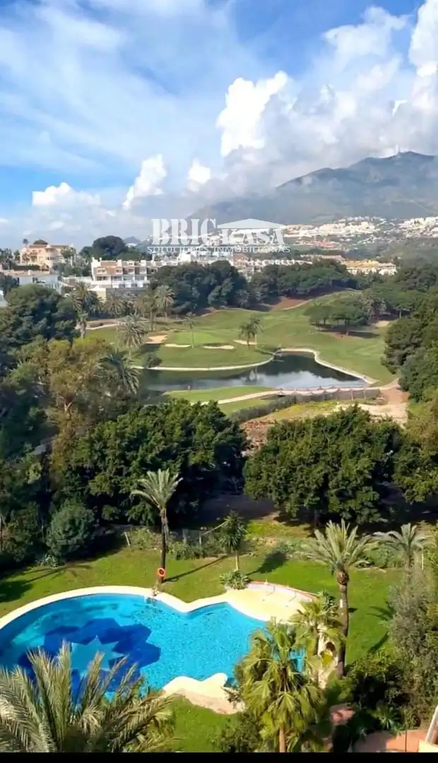 Vista exterior de Piso en venta en Benalmádena con Terraza, Piscina y Amueblado