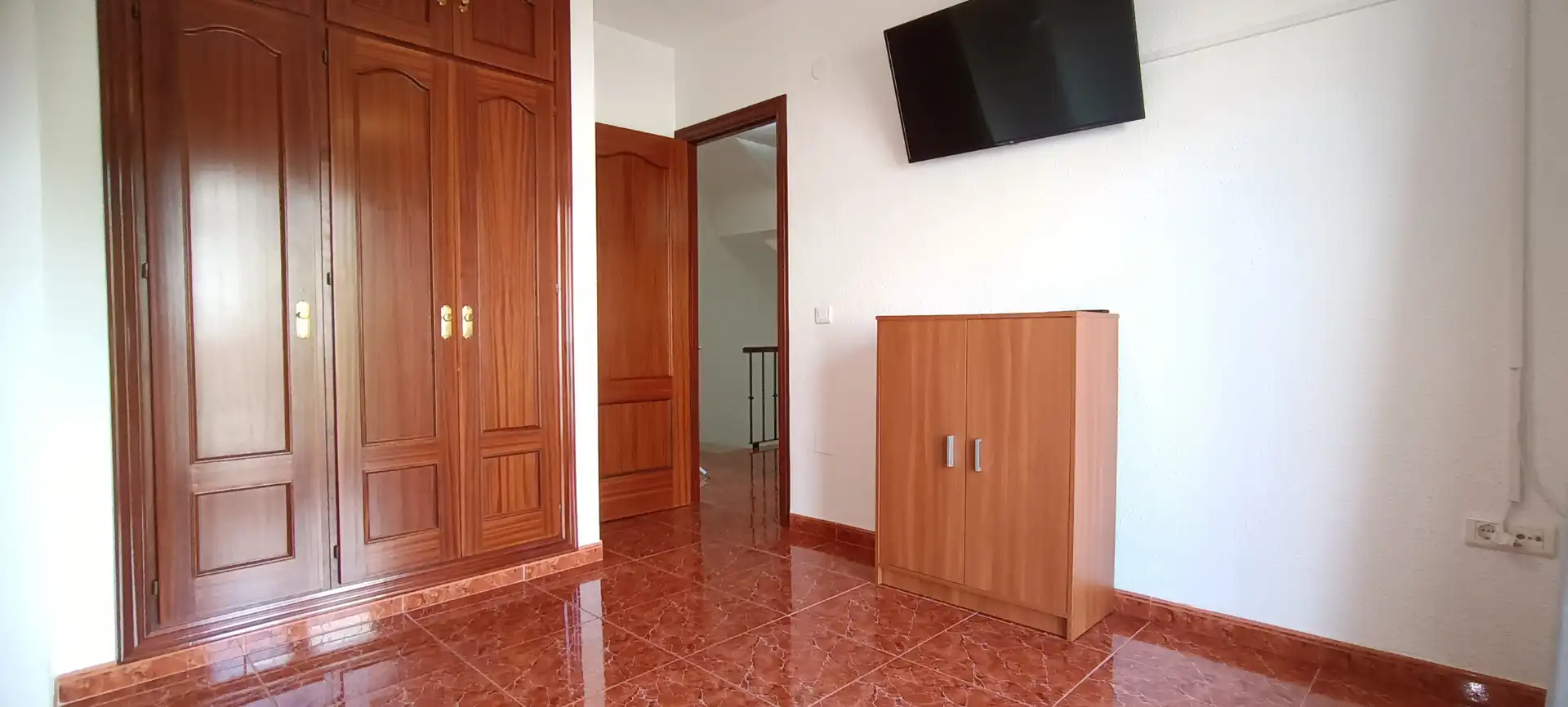 Einfamilien-Reihenhaus zum Verkauf in Estepona mit Klimaanlage, Heizung und Terrasse
