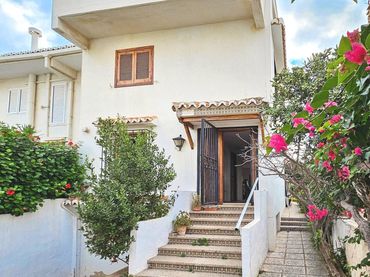 Casa aparellada amb balcó en venda a PLAY-PUIG LES MARINES 2