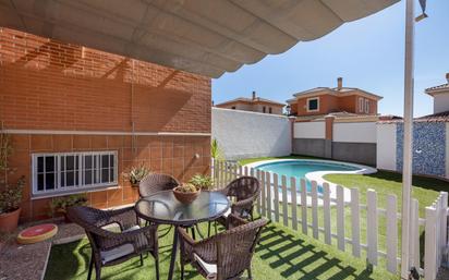 Piscina de Casa adosada en venda en Albolote amb Aire condicionat, Terrassa i Piscina