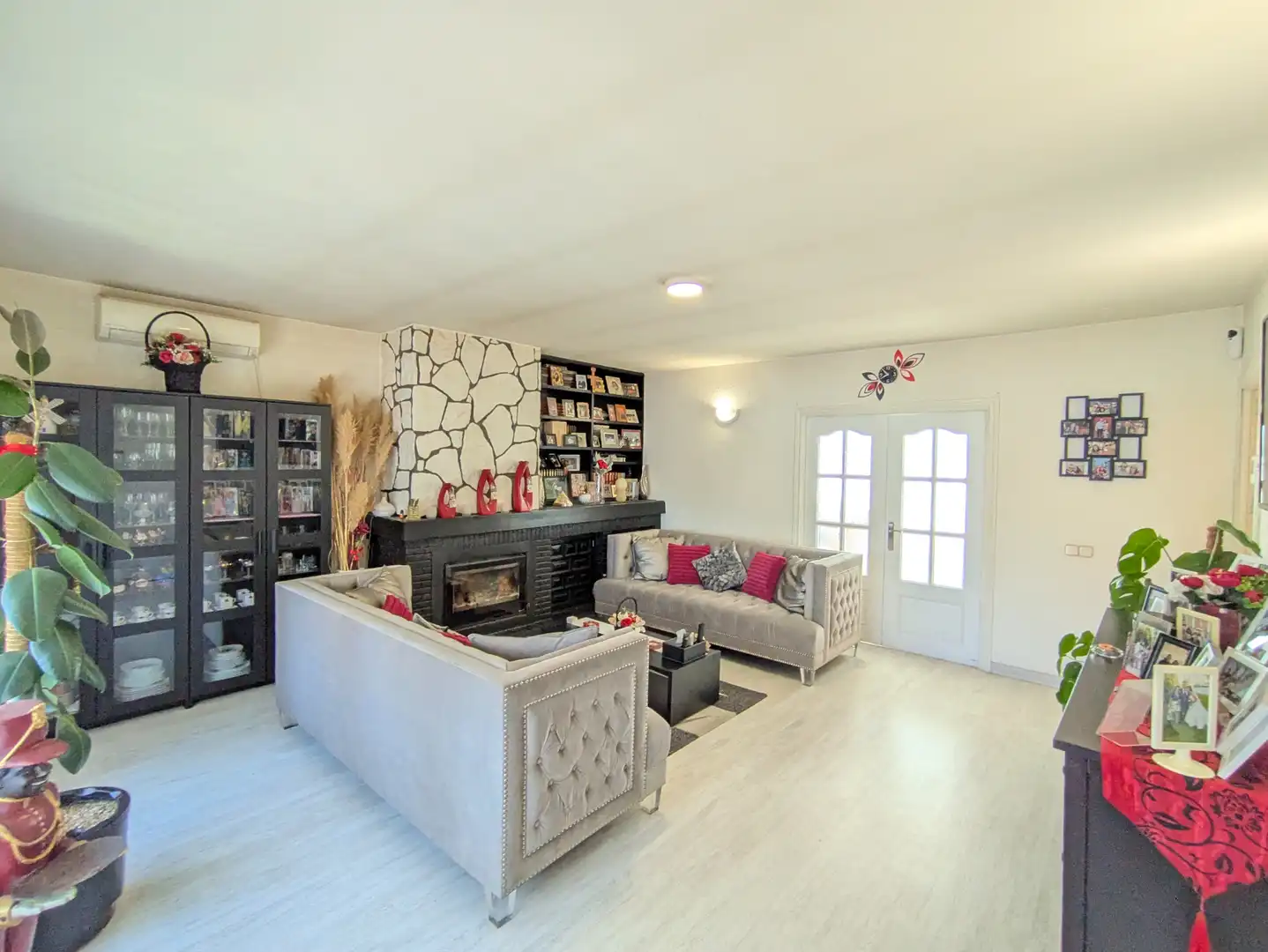 Sala d'estar de Casa o xalet en venda en Galapagar amb Aire condicionat, Calefacció i Jardí privat