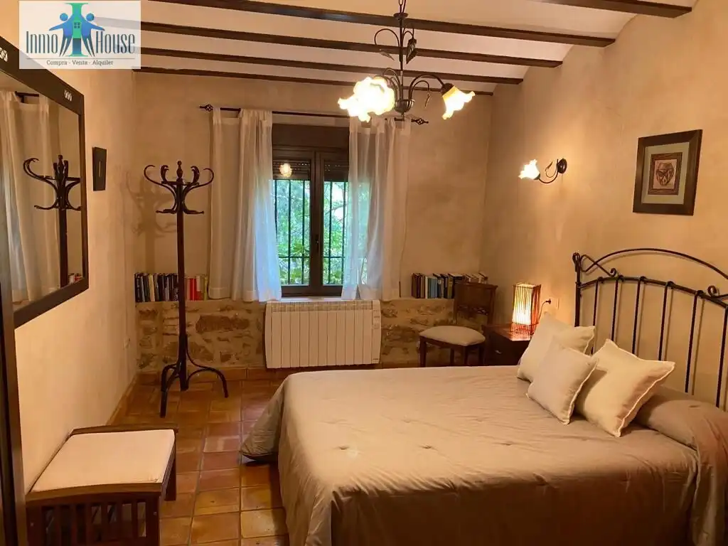 Habitación de Casa o chalet en venta en Alcaraz con Jardín privado y Amueblado