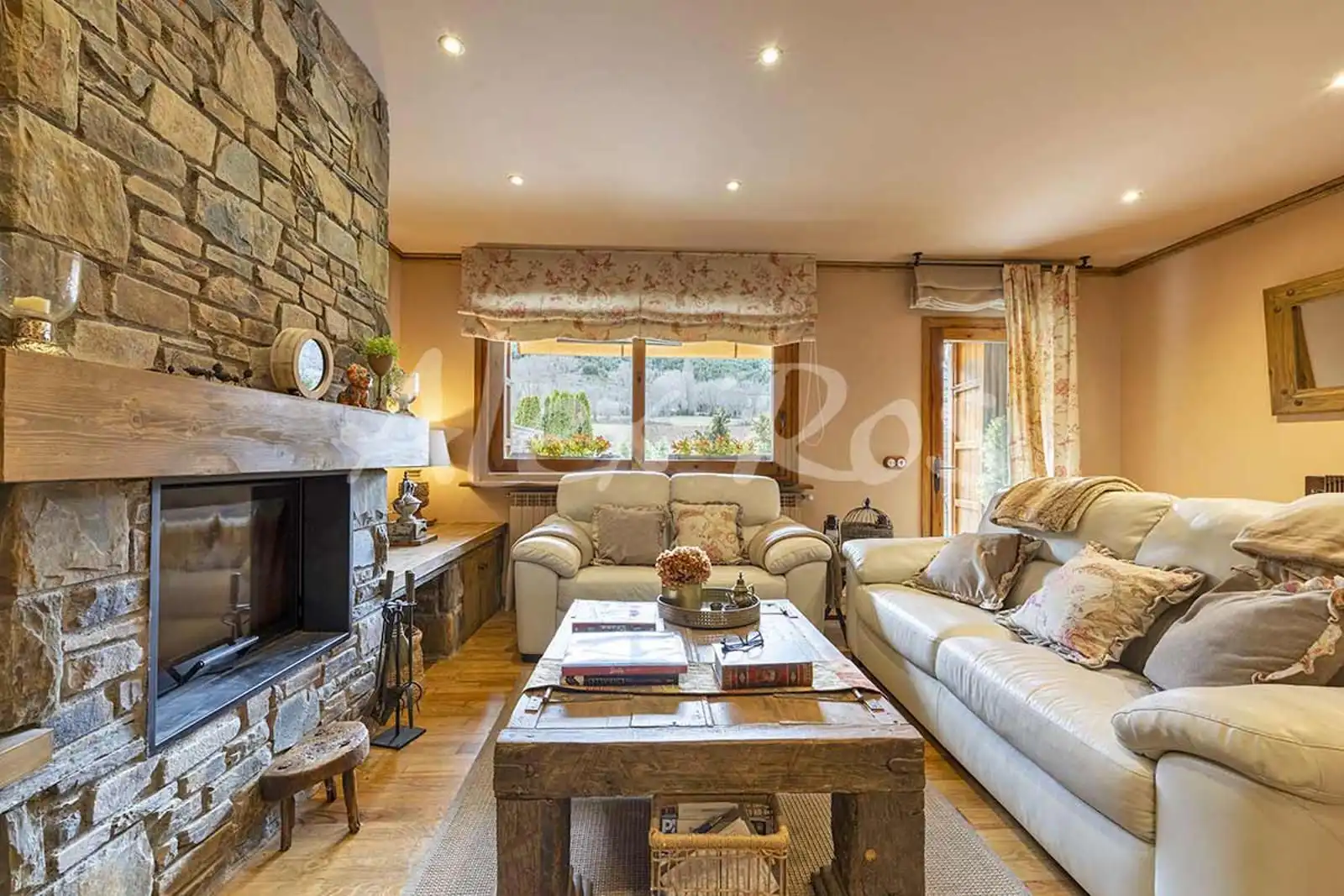 Living room of Houses for sale in Urús  with Heating, Private garden and Terrace