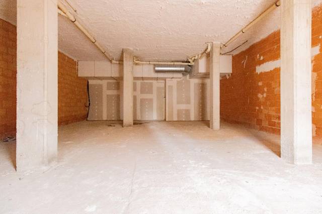 Local comercial en Alquiler en Avenida Alcalá Galiano en San José - Los Metales