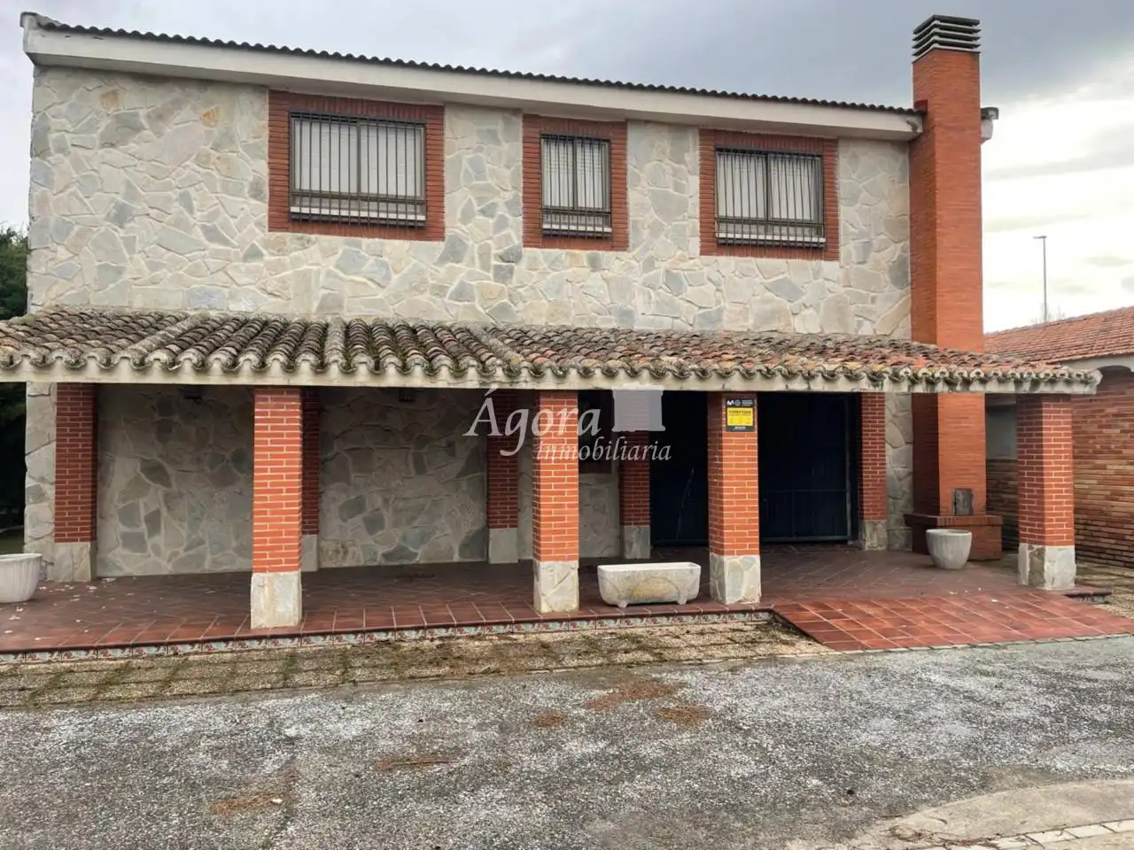 Vista exterior de Casa o xalet en venda en Valladolid amb Calefacció, Jardí privat i Terrassa