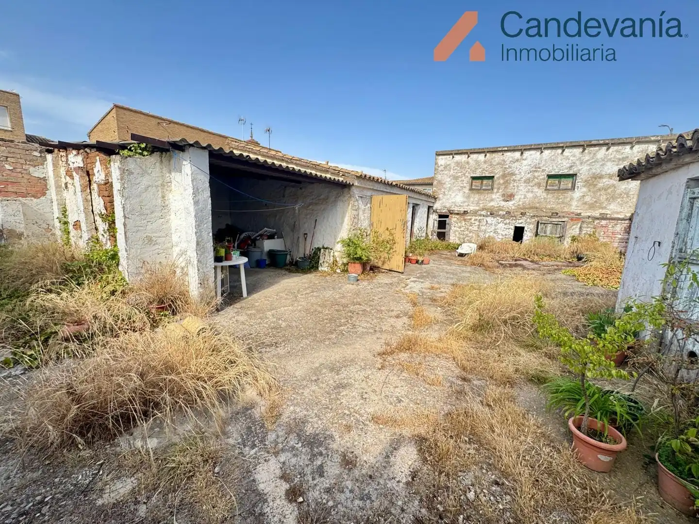 Vista exterior de Finca rústica en venda en Gurrea de Gállego amb Jardí privat i Traster