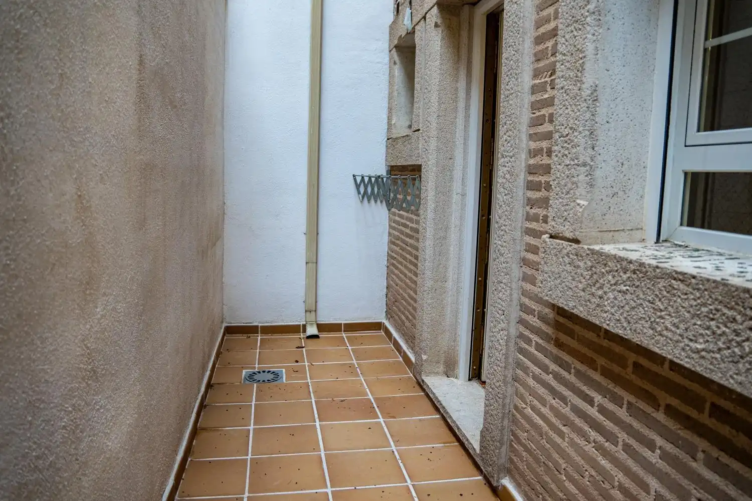 Terrasse von Einfamilien-Reihenhaus zur Miete in Miraflores de la Sierra mit Heizung, Möbliert und Balkon