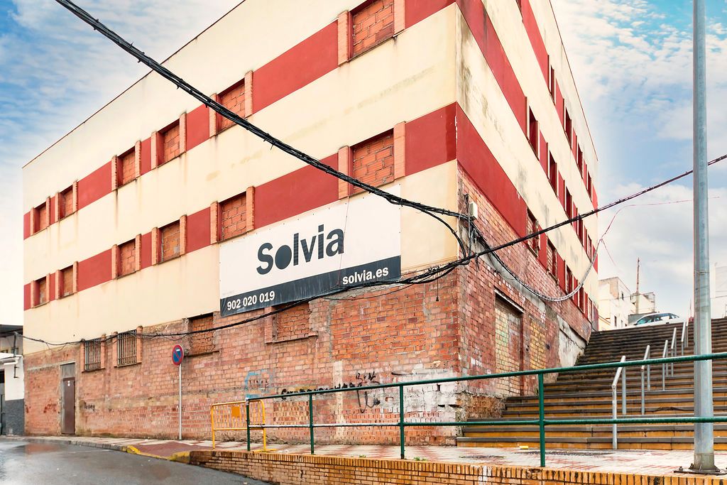 Vista exterior de Edifici en venda en Alcalá del Río