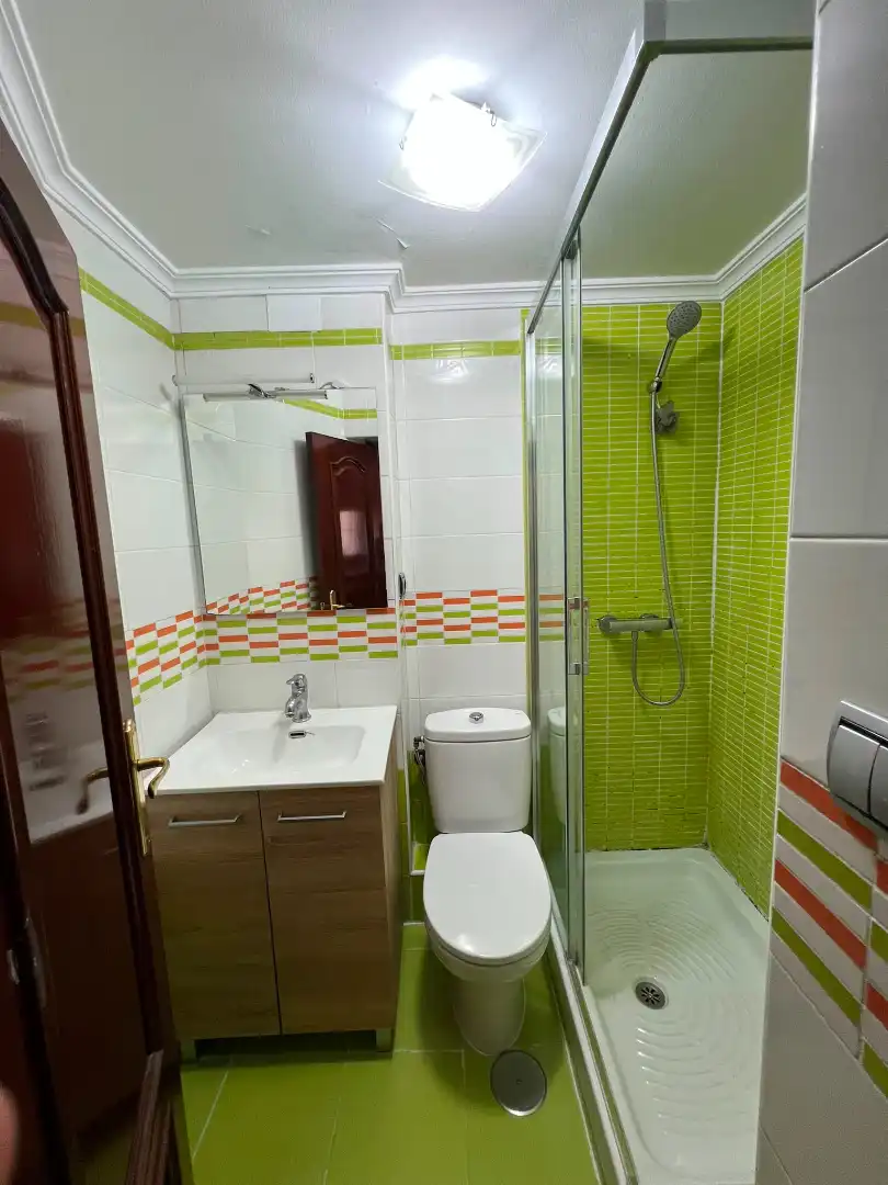 Bathroom of Flat for rent in Sevilla  with Heating, Furnished and Washing machine