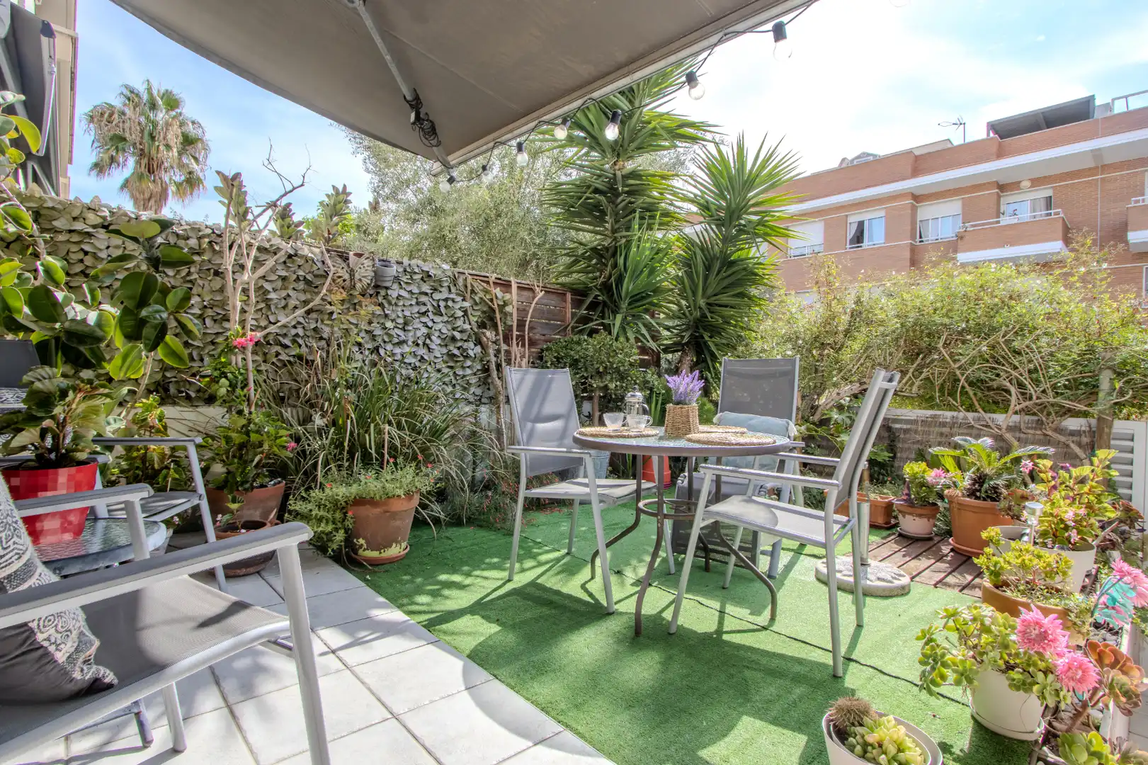 Terraced house with pool for sale in Carrer Charlie Rivel, imagen 2