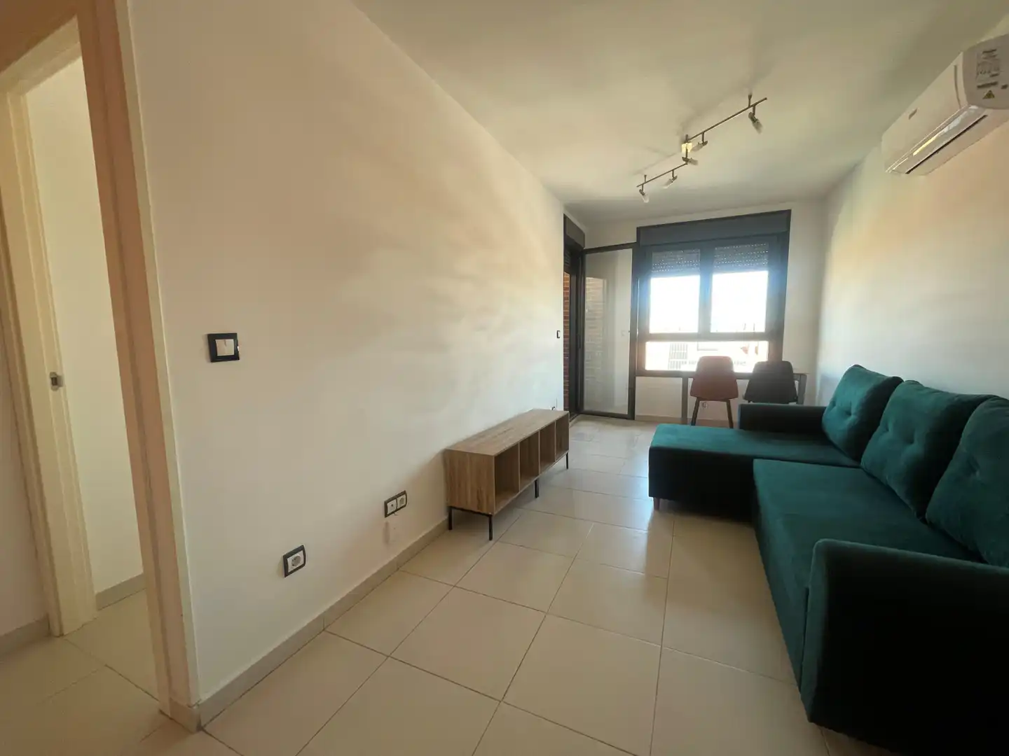 Sala d'estar de Apartament de lloguer en Alcalá de Henares amb Aire condicionat i Moblat