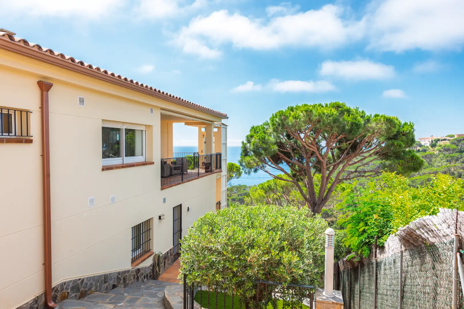 Vista exterior de Casa o xalet en venda en Sant Feliu de Guíxols amb Aire condicionat, Calefacció i Jardí privat