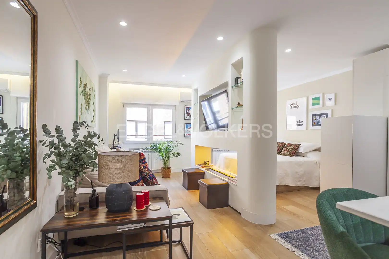 Living room of Flat for rent in Madrid  with Air Conditioner, Heating and Furnished